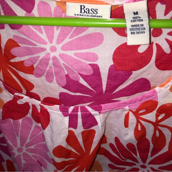 Y2K floral tank top pink orange white
G.H. Bass & Company women’s medium - Picture 2 of 3